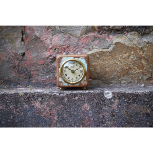 再生木材サイコロ時計